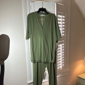 Natori Green Women's Sleepwear Set